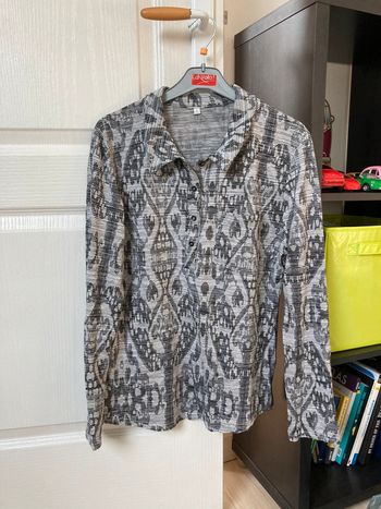 Polo à manches longues à motifs blancs et noirs