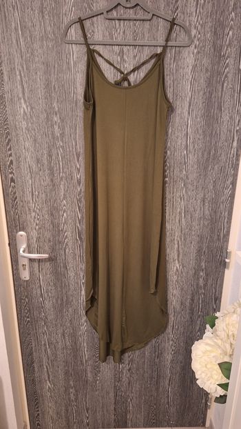 Robe longue ample uni vert kaki à Bretelles fines