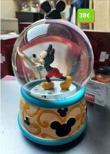 Snowglobe disney disneyland mickey