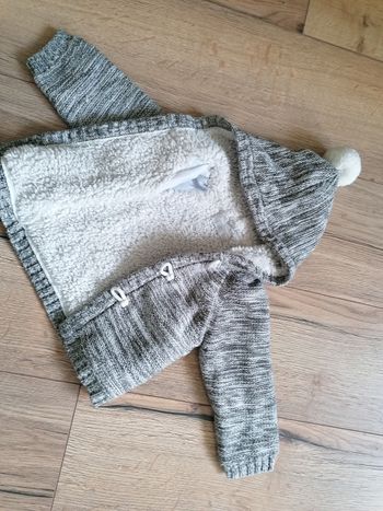 Veste fourrée grise et blanche 6/9 mois