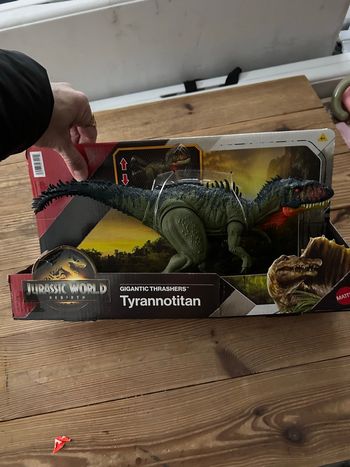 🦖 Jouet Jurassic World Tyrannotitan – Mouvements & Bruitages