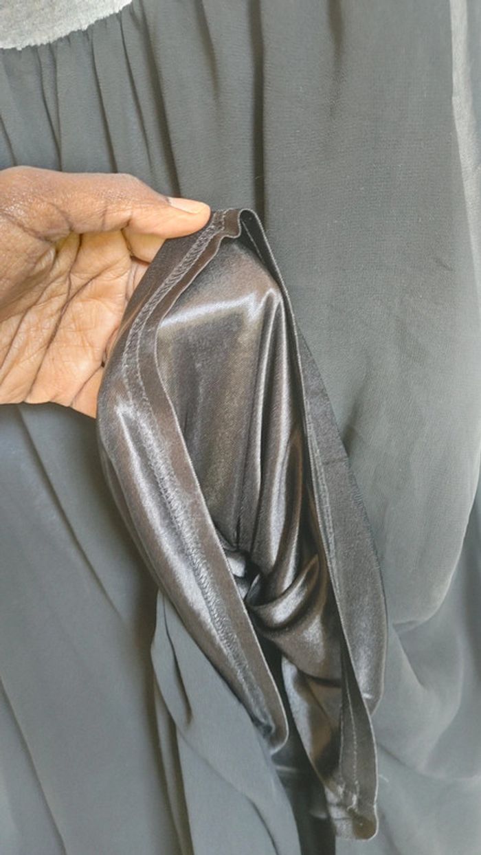 Robe sans manche longue bicolore fluide - photo numéro 5