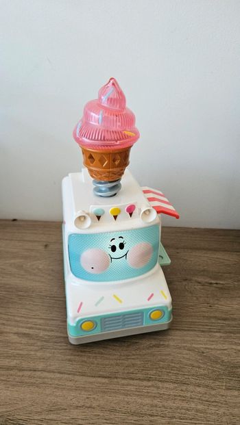 Jessie Super Camion de glaces, Tut tut Cory bolides