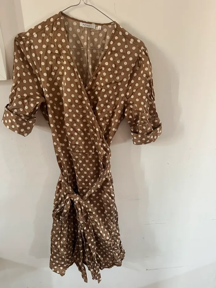 Robe satiné à pois apart taille 40