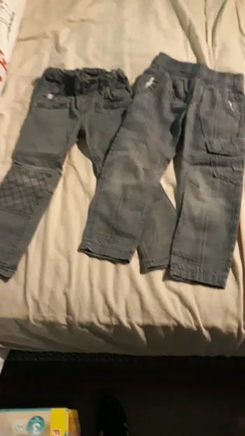Lot de pantalon 3 ans  usé sur les genoux