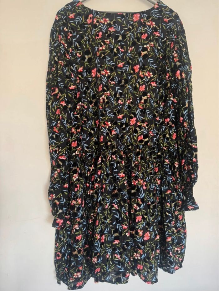 Robe fleurie et pastilles dorées - photo numéro 3