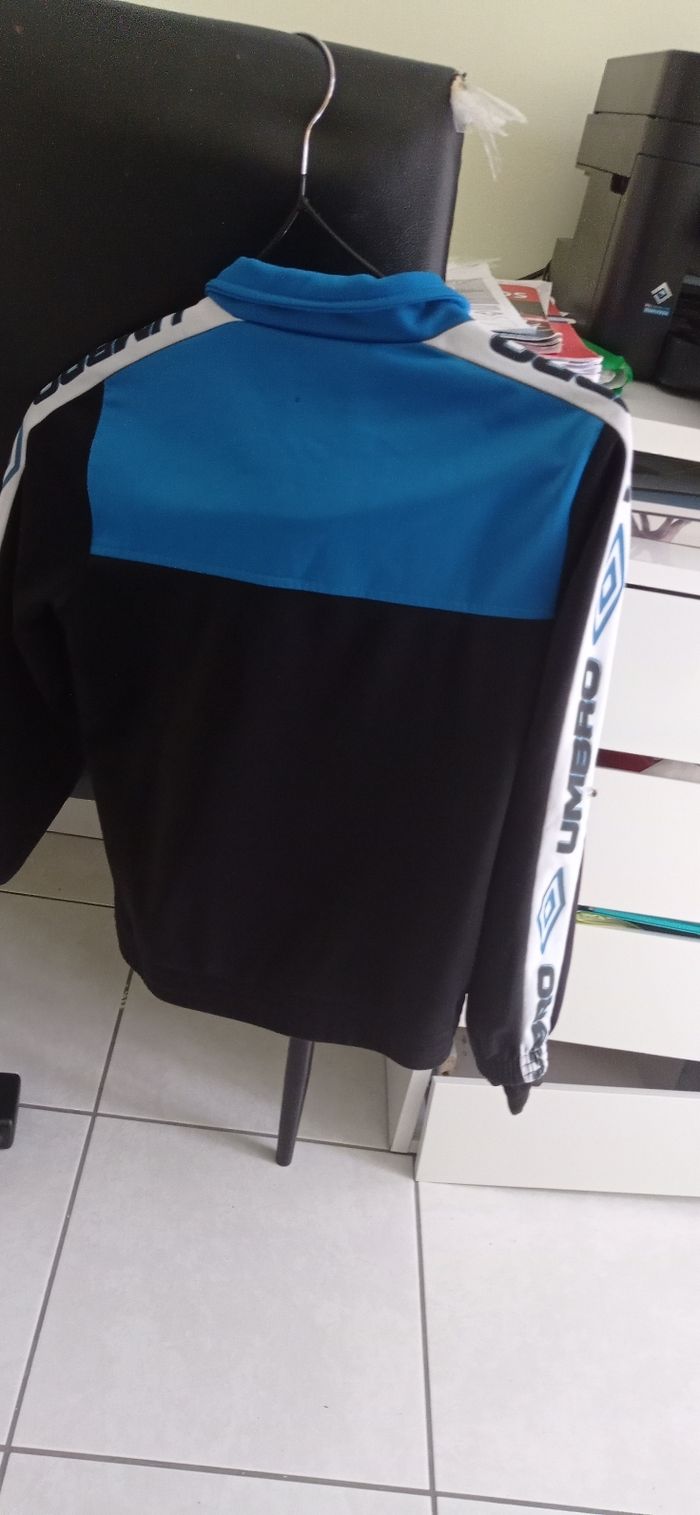Veste umbro 8ans 128 2€ - photo numéro 4
