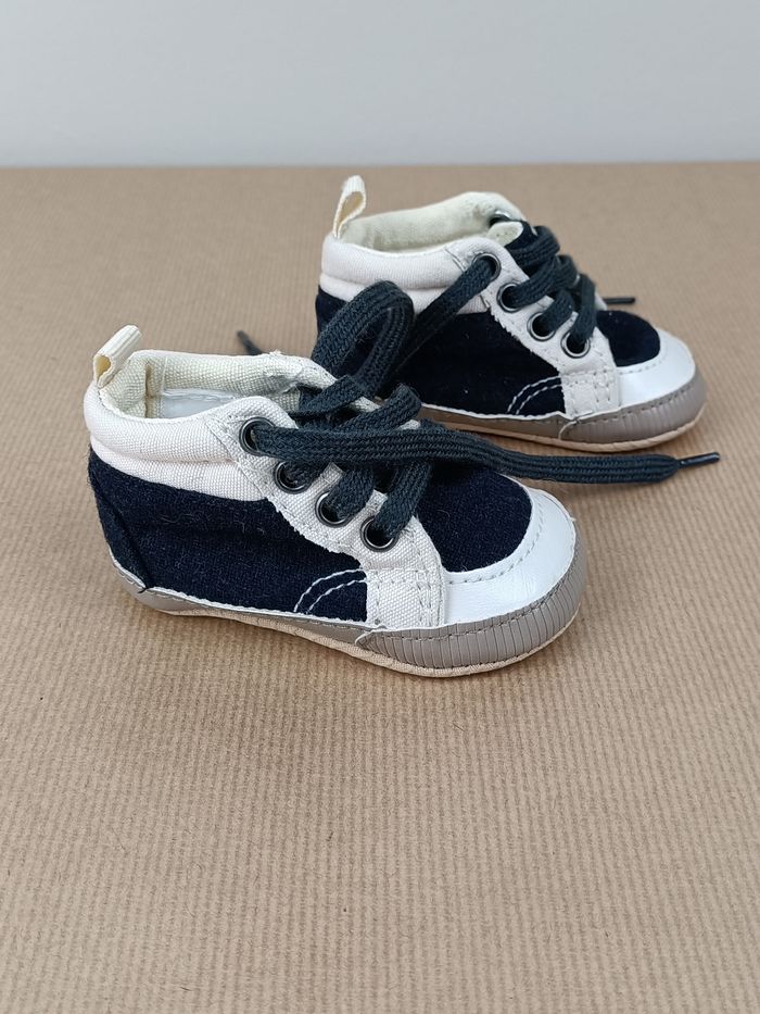 basket BabyGap garçon 0 / 3 mois NEUF - photo numéro 4