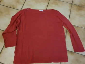 Pulls rouge avec bouton sur les épaules @