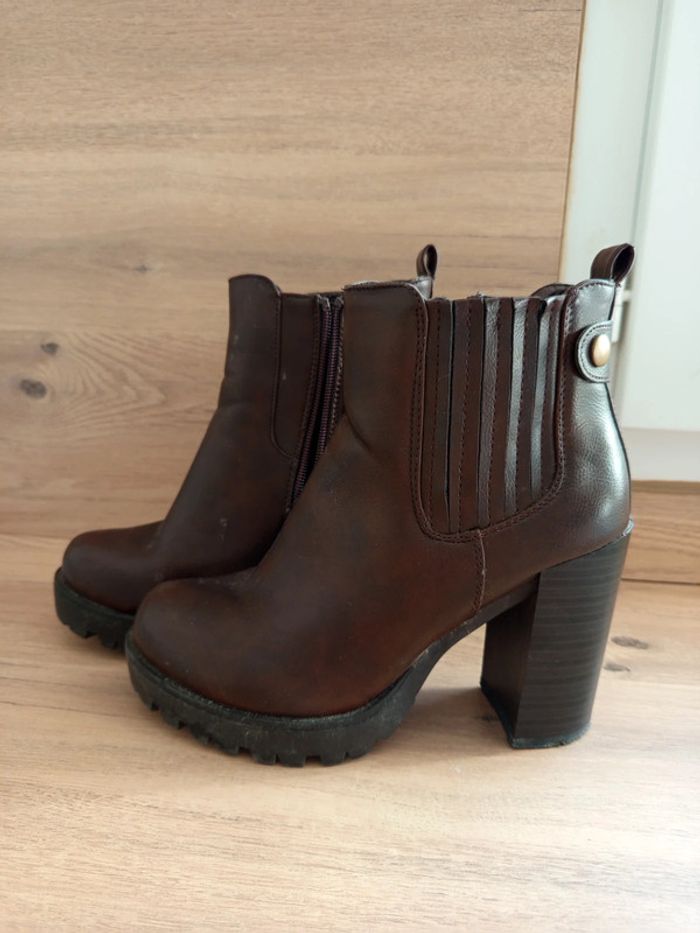 Paire de bottines à talons marron pointure 36