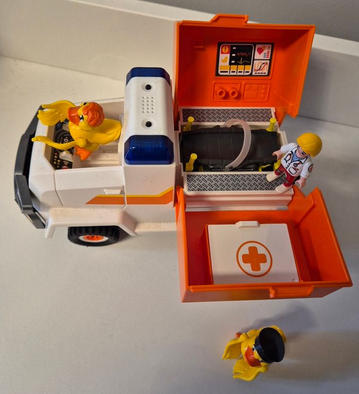 Véhicule ambulance playmobil - photo numéro 2
