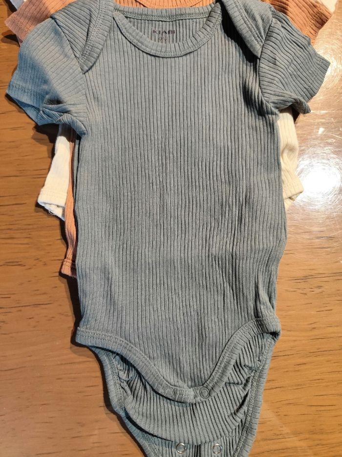 Lot de 8 bodies manches courtes taille 9 mois - photo numéro 6