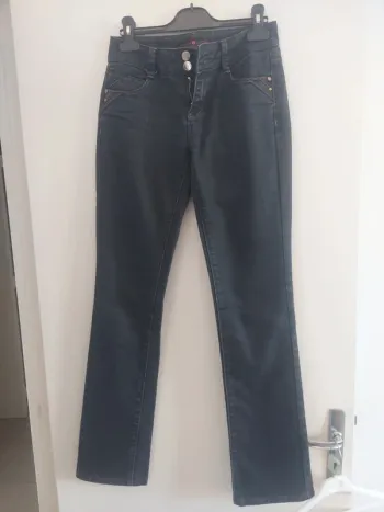 Jeans noir coupe droite