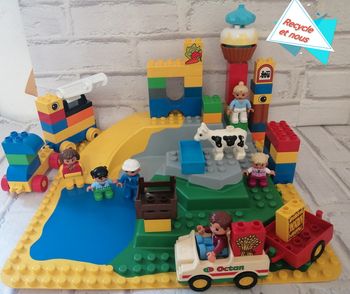 lego duplo briques figurines plaque et boite de rangement