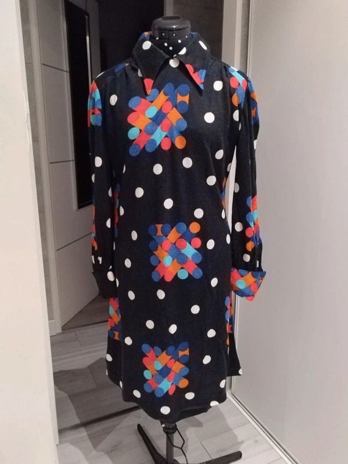 Robe noire pois colorés rétro