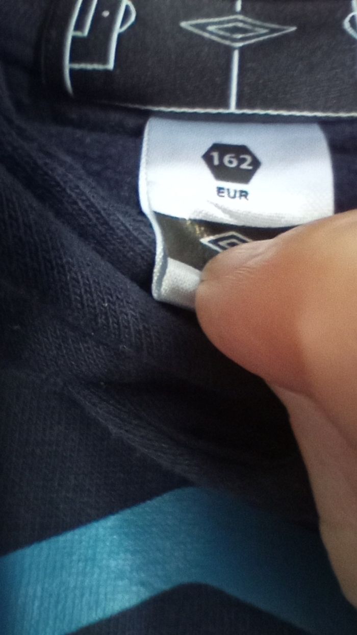 Sweat Umbro taille 162 cm - photo numéro 3
