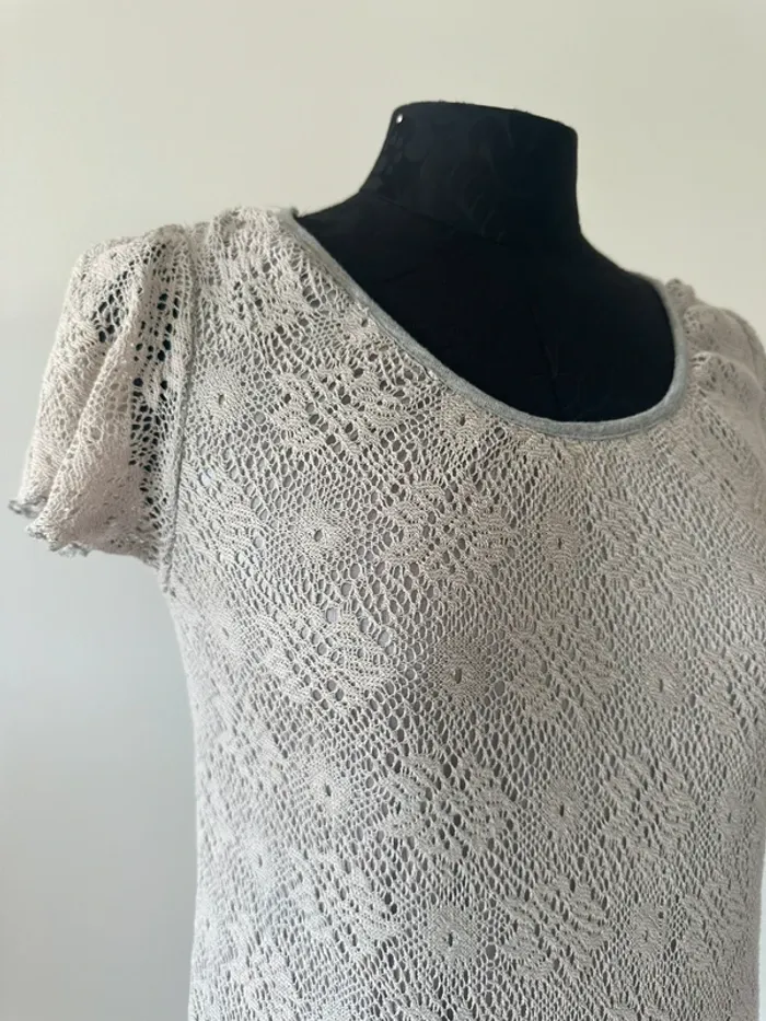 Robe grise dentelle - photo numéro 2