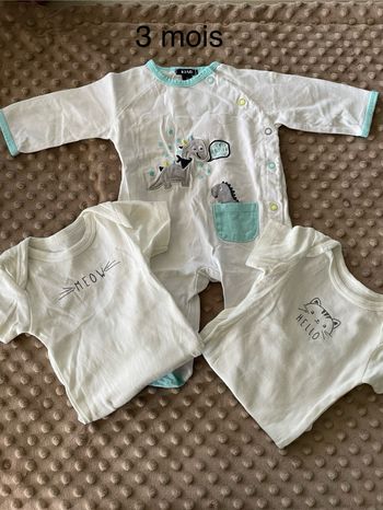 2 bodys + 1 pyjama léger