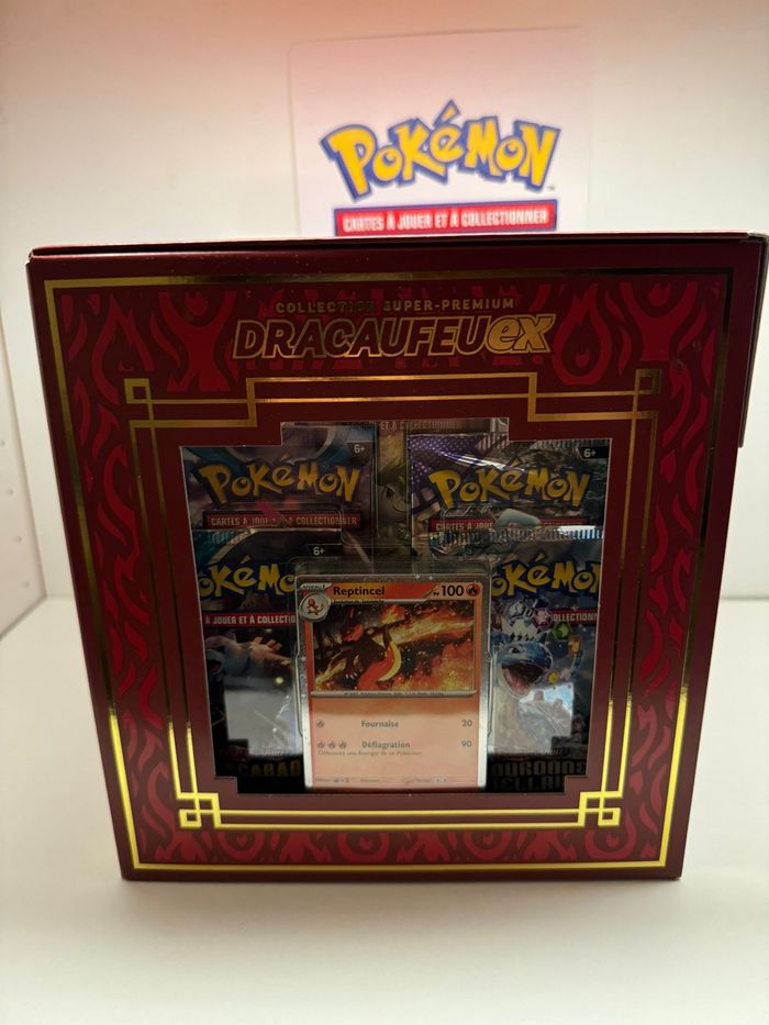 Coffret Pokémon super premium Dracaufeu EX figurine - photo numéro 3