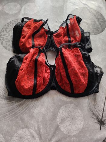 Très beau lot 2  soutien-gorges  Neuf 