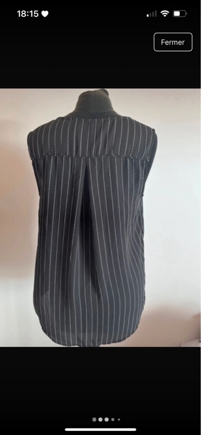 Blouse noir à rayures blanche taille M de chez Kiabi en très bon état - photo numéro 3