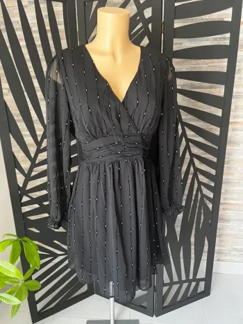 Robe noire détails argentés