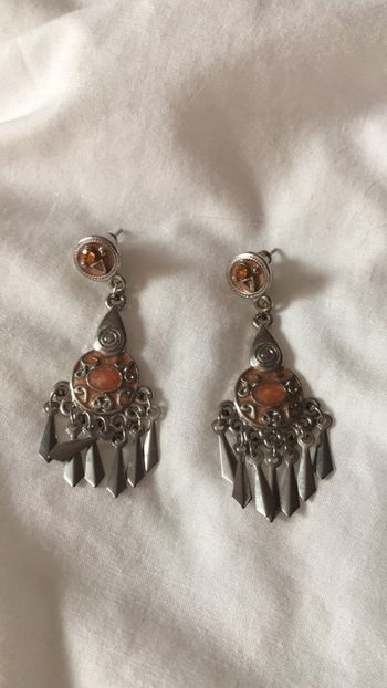 Jolie boucle d oreille porte deux fois