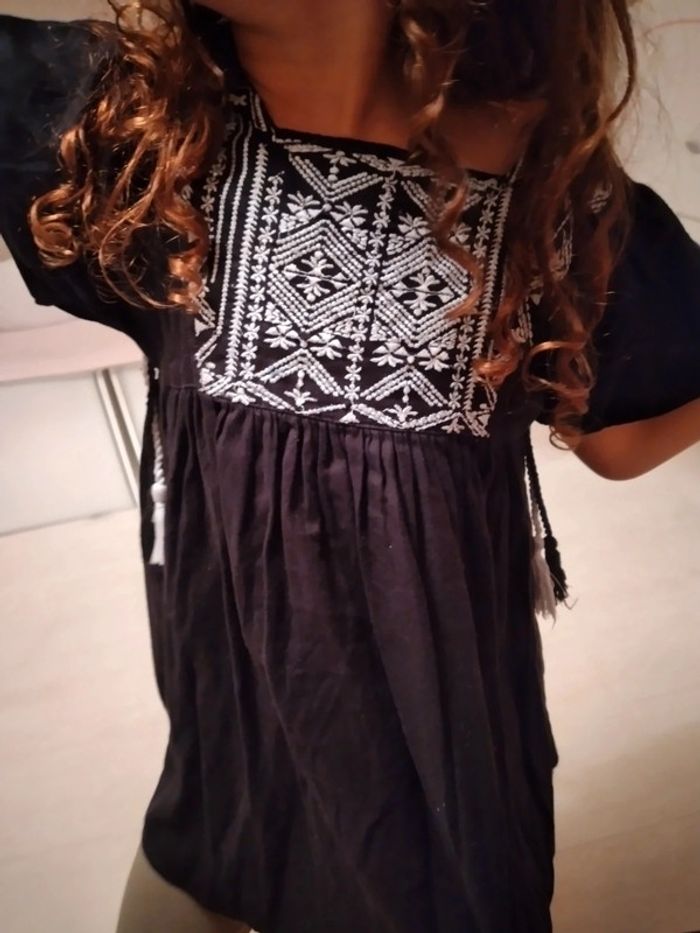 Robe noir avec motif