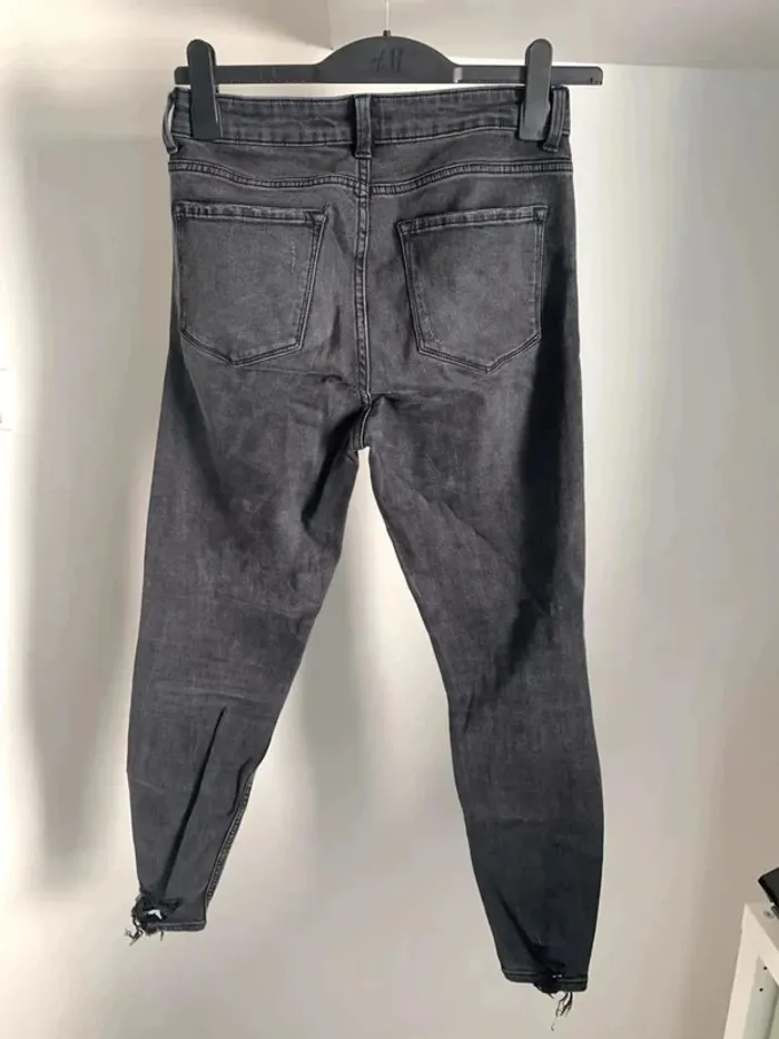 Jean noir troué Taille 40 - photo numéro 3