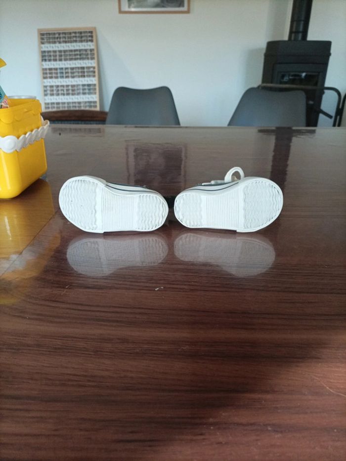 Baskets montantes bébé taille 18 - photo numéro 3