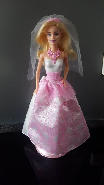 Barbie marié très bon état.