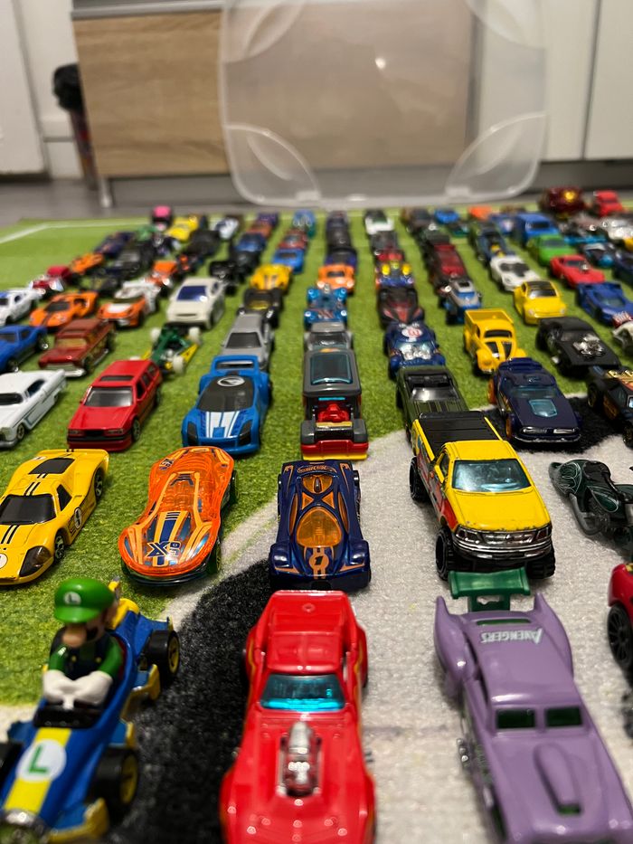 Lot de Voitures Hot Wheels - photo numéro 3