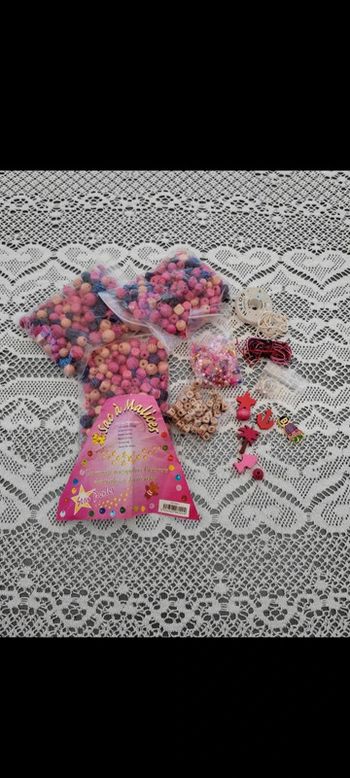 🩷 Lot de perle en bois coloré et autres accessoires