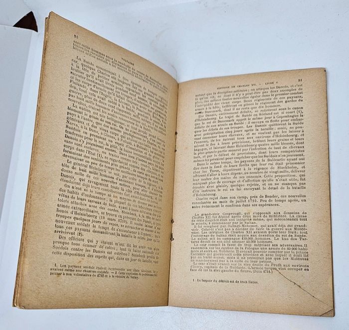 Ancien livre.  
"Charles XII, II", de Voltaire.
64 pages. 
En l'état. - photo numéro 3