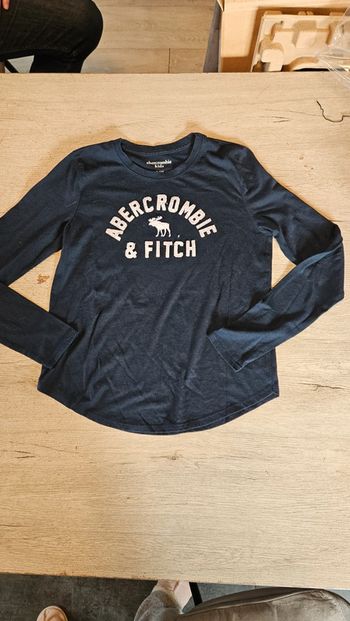T shirt bleu foncé à manches longues, Abercrombie, taille 13/14 ans, nickel
