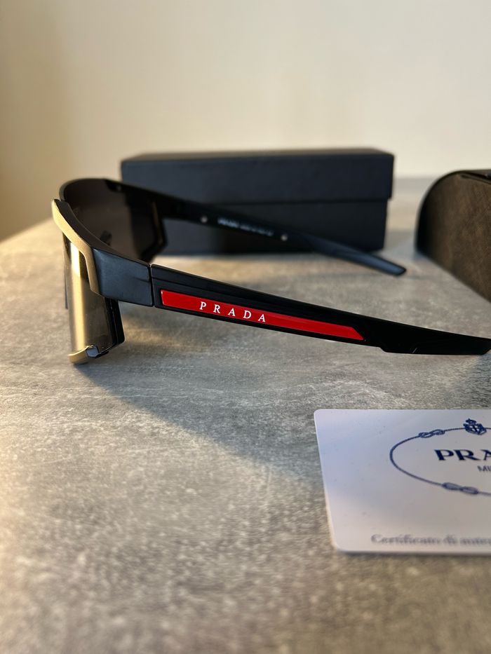 Prada Linea Rossa PS 04WS Noir/Rouge - photo numéro 5