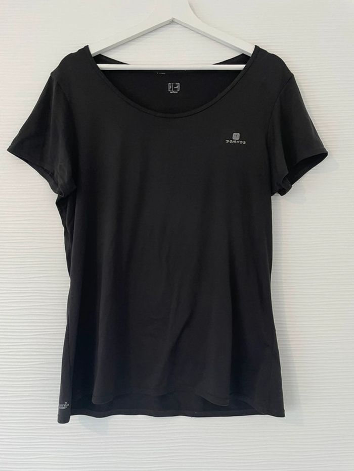 Haut t-shirt noir de sport uni simple basique col rond manches courtes