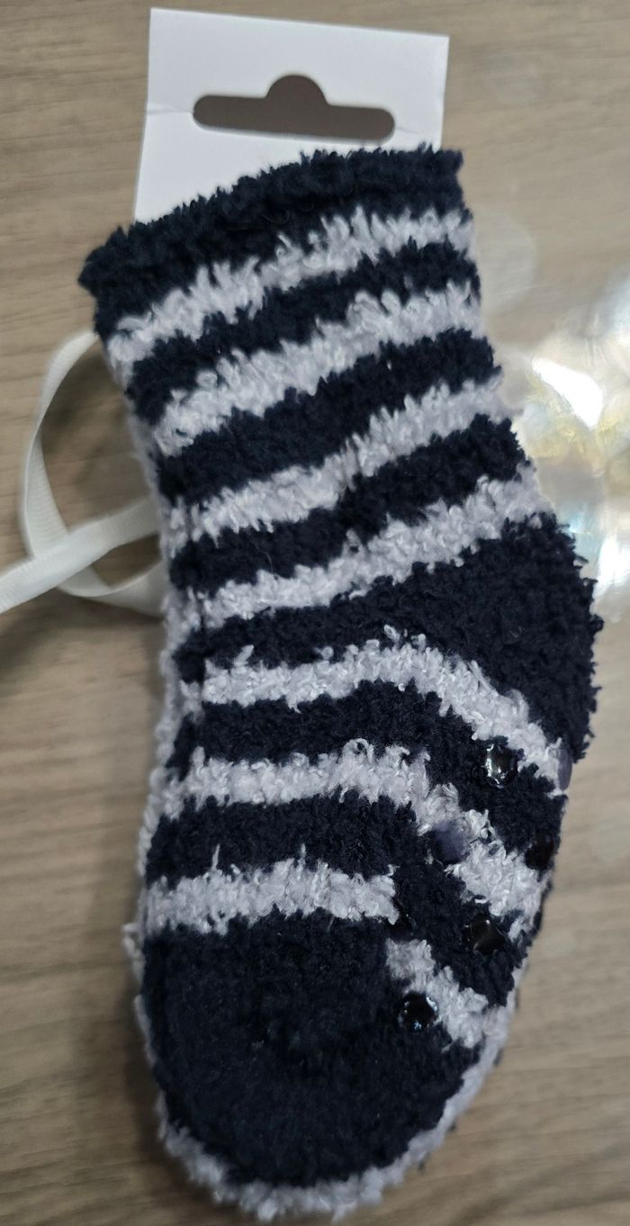 Lot 3 paires de chaussettes hiver antidérapantes neuves taille 20-26 - photo numéro 4