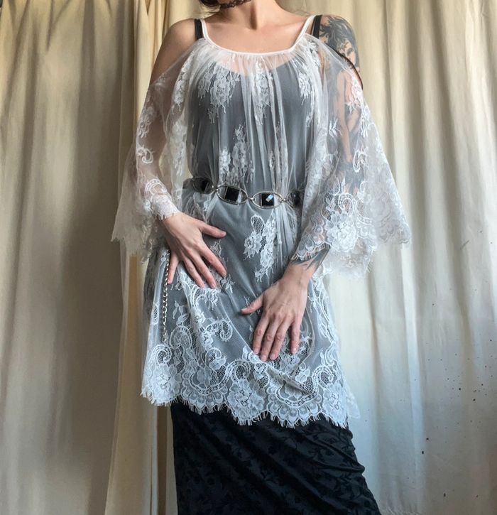 Blouse longue dentelle Victorian Goth 🥀 vintage 90s - Taille M - photo numéro 5