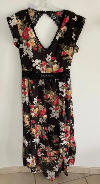 Robe noir grosse fleur