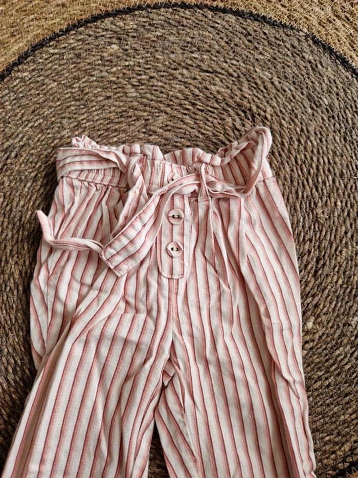 Joli pantalon fin Kiabi taille 6 mois - photo numéro 3