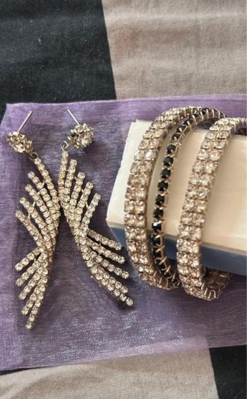 Boucles d’oreilles et bracelets
