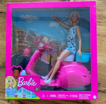 Barbie et son scooter