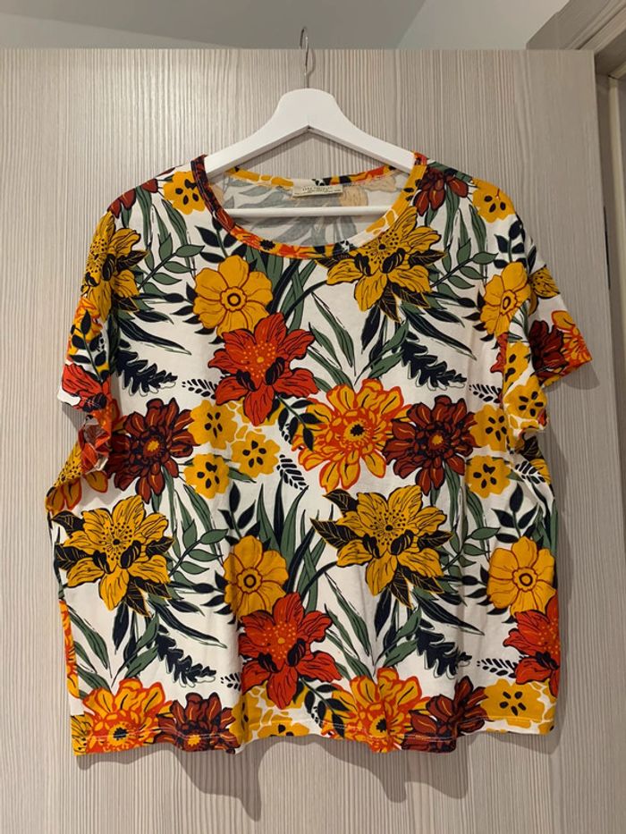 T-shirt fleuri Zara taille L en parfait état