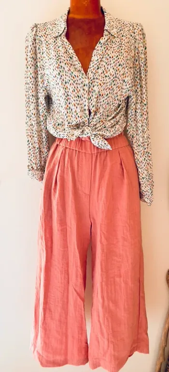 Magnifique pantalon 7/8 taille haute fluide rose poudré