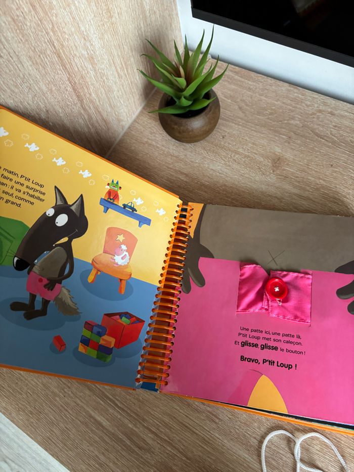 Livre apprends à t’habiller avec p’tit loup Auzou éveil - photo numéro 2