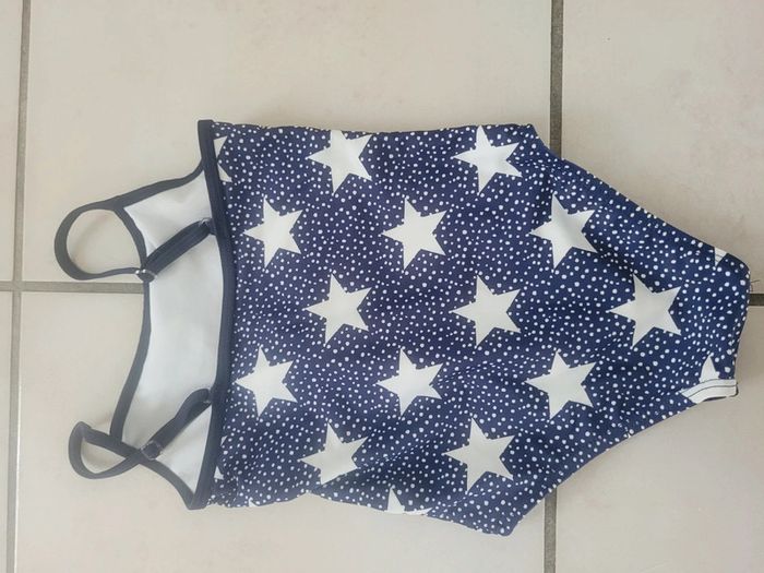 Superbe Maillot de bain 1 pièce marque U taille 5ans - photo numéro 2