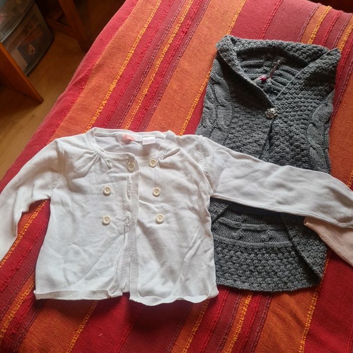 Lots de 4 pulls et gilets - photo numéro 3