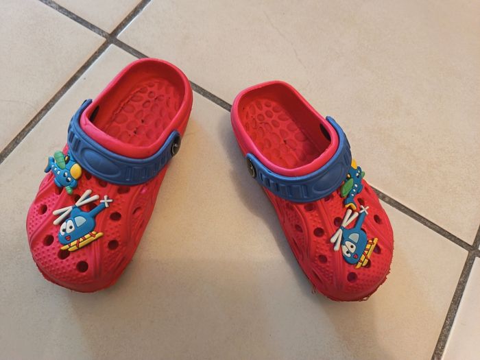 Crocs rouge hélicoptères T24