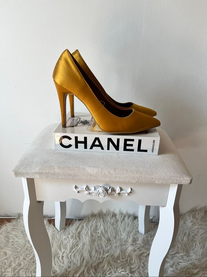 Escarpins satin moutarde Primark T39 BE 🍯